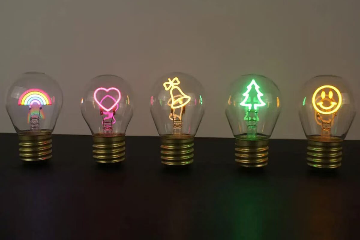 cartoon light bulbs