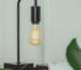 stół i lampa